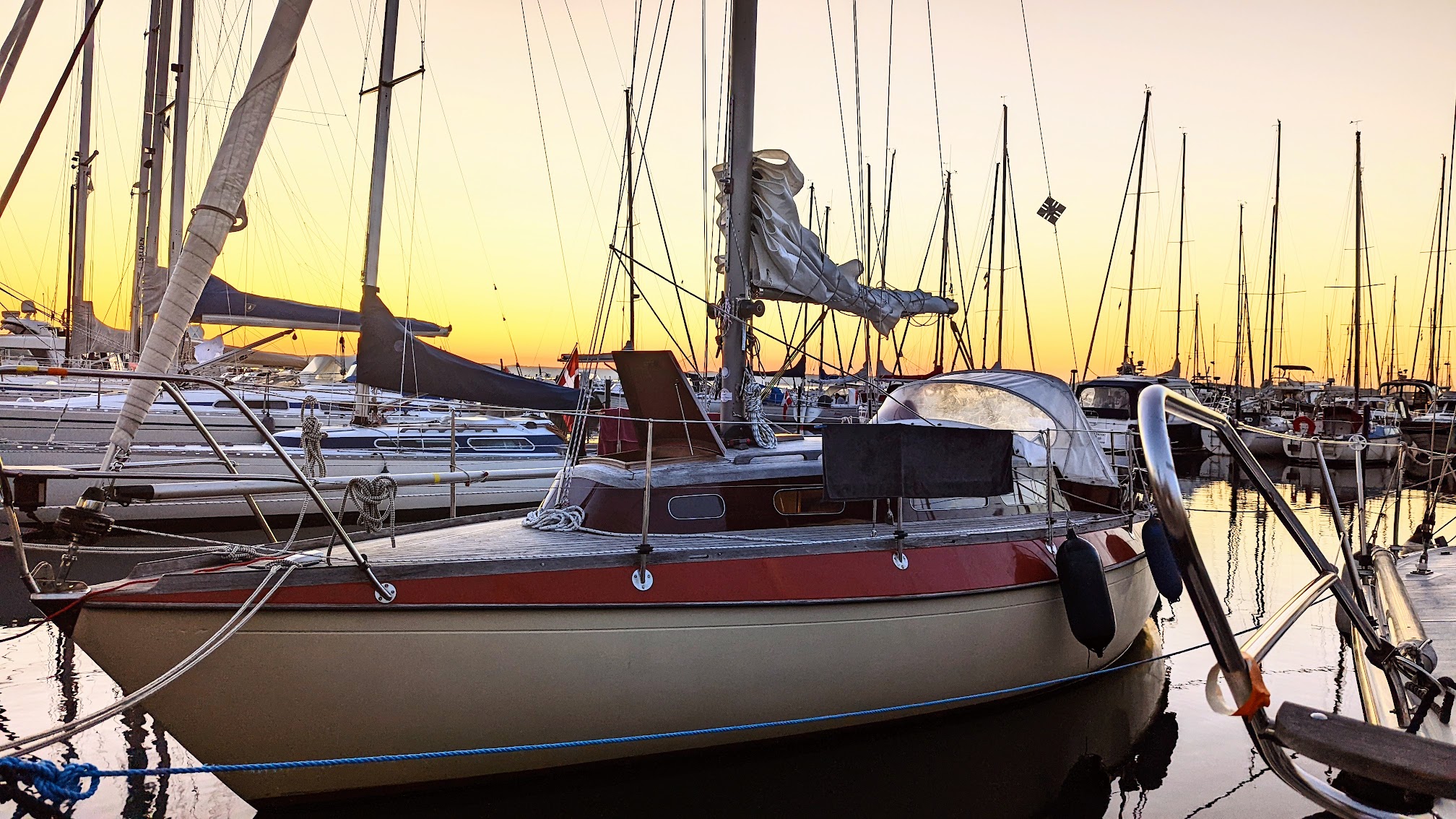 die Mareile am Steg bei Sonnenuntergang